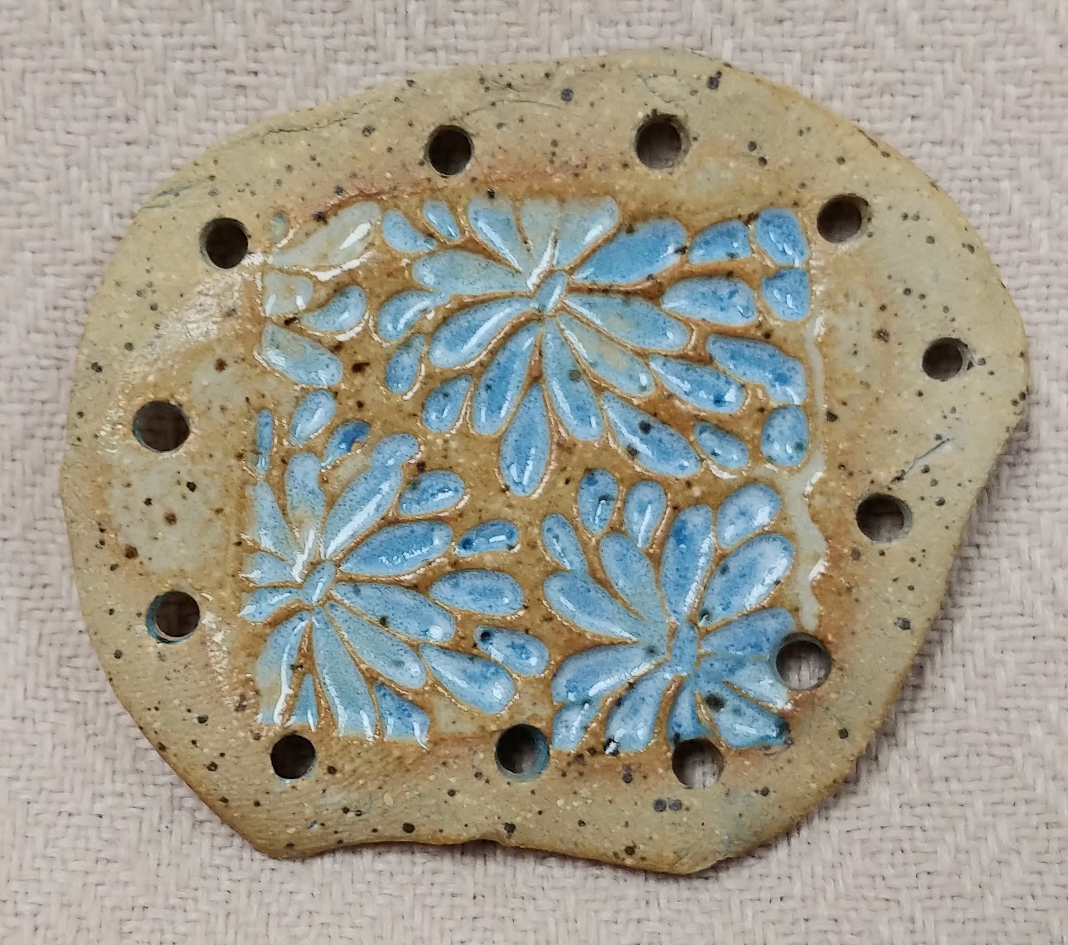 The Country Seat: Pottery Drilled Base Daisy Design